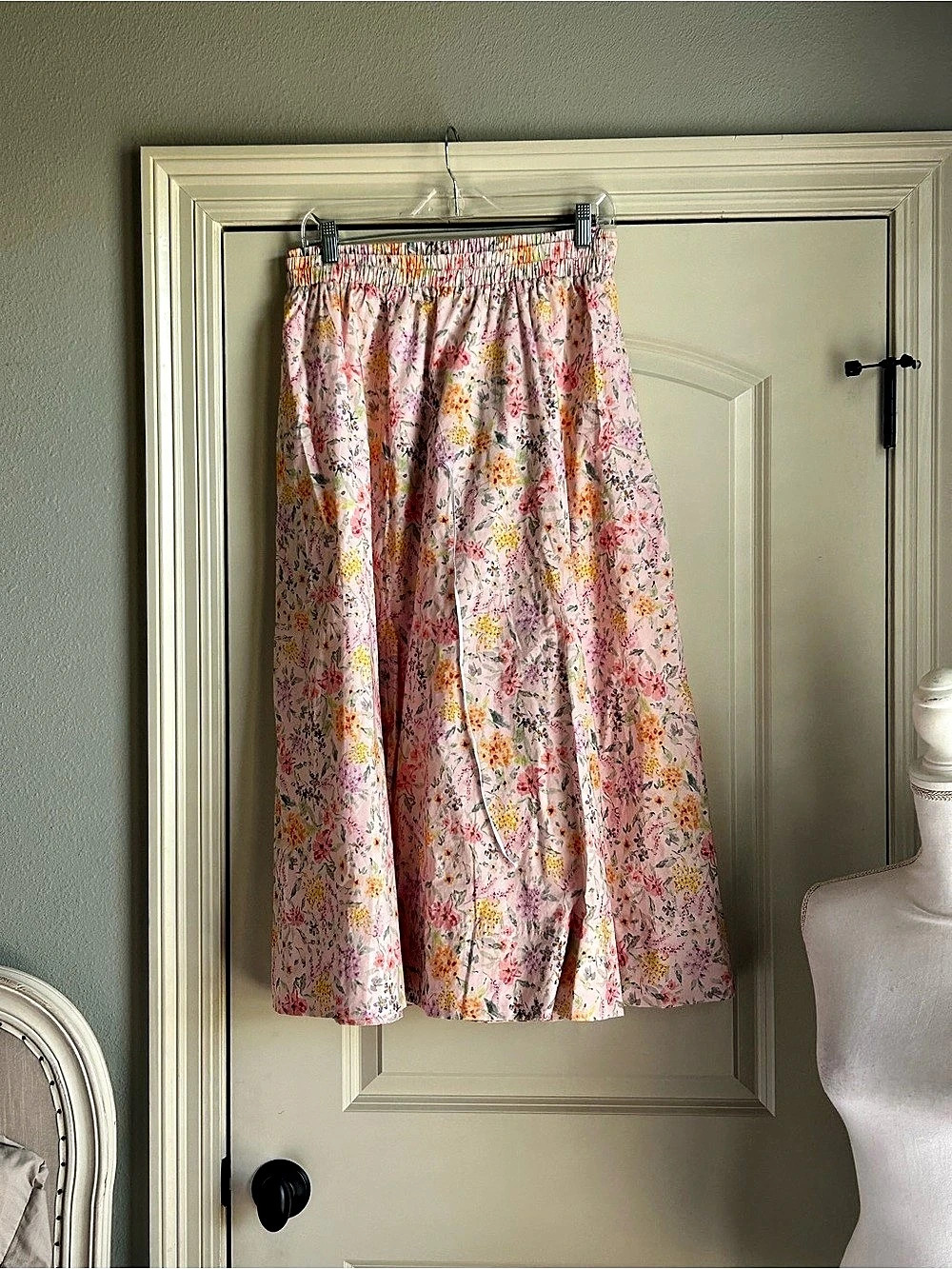 aureum Floral Midi Skirt in Pink & White Like New